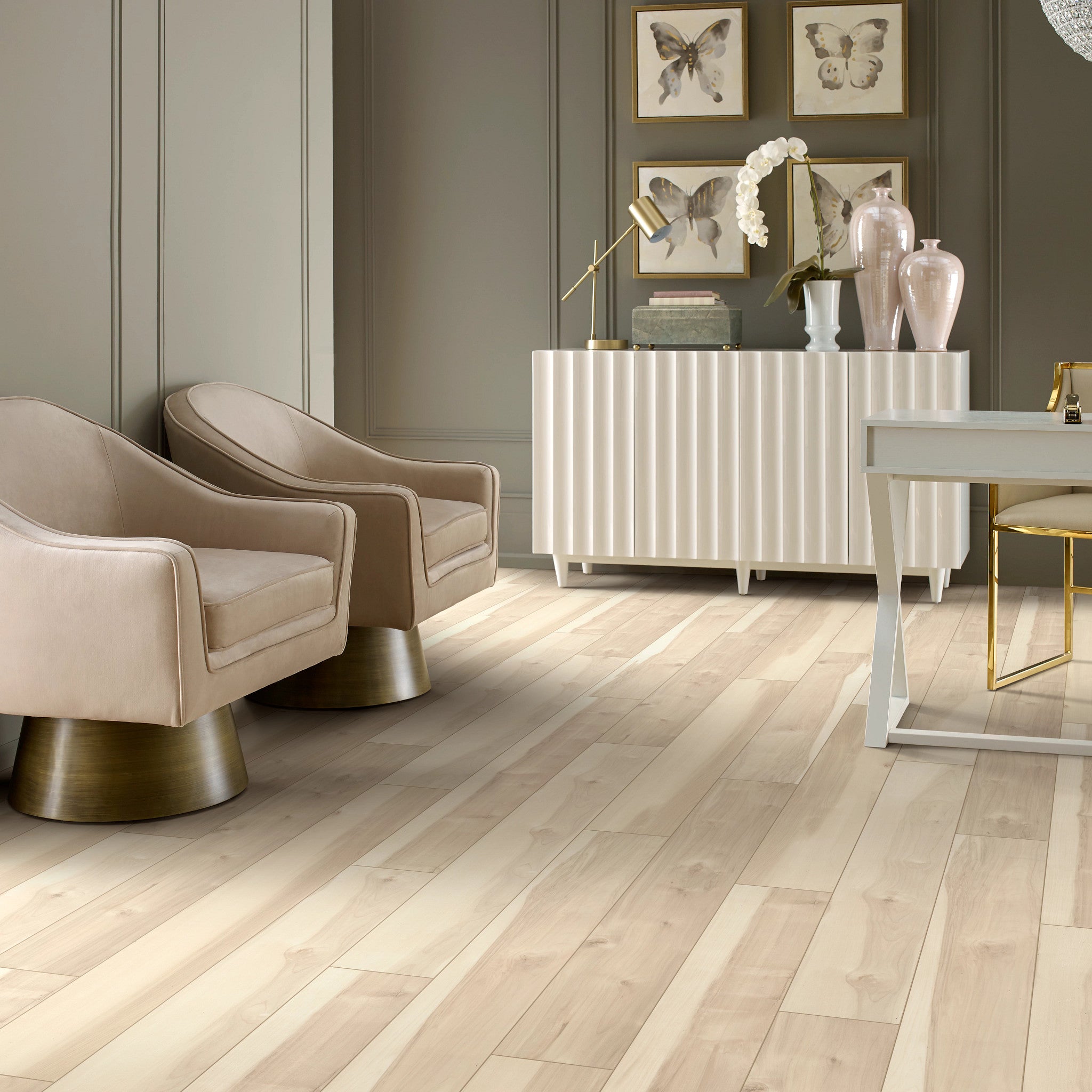Shaw Floorte Pro Allegiance + Acc Atlas Maple room scene