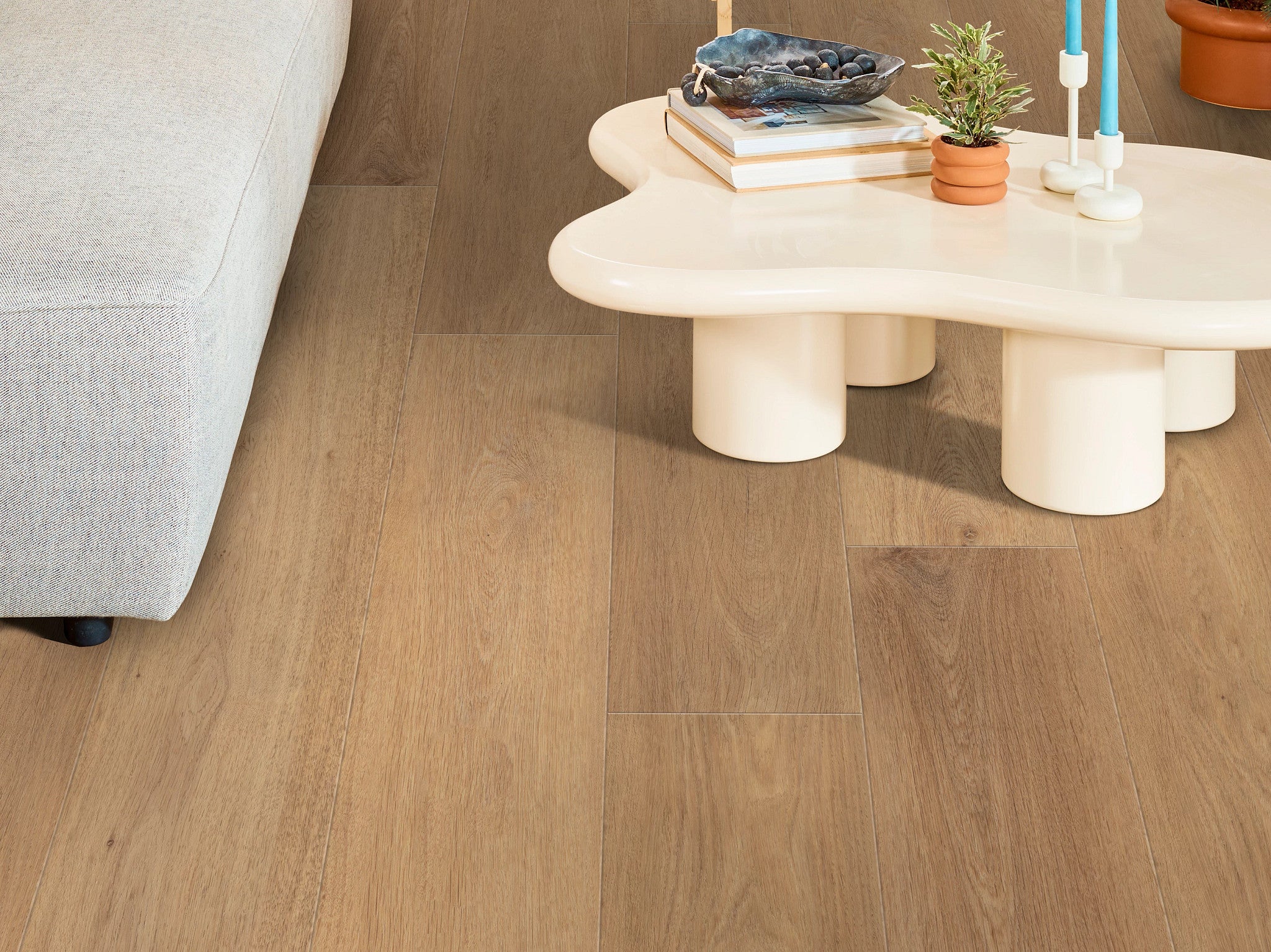 Shaw Floorte Pro Briard Russet Oak vinyl plank room scene