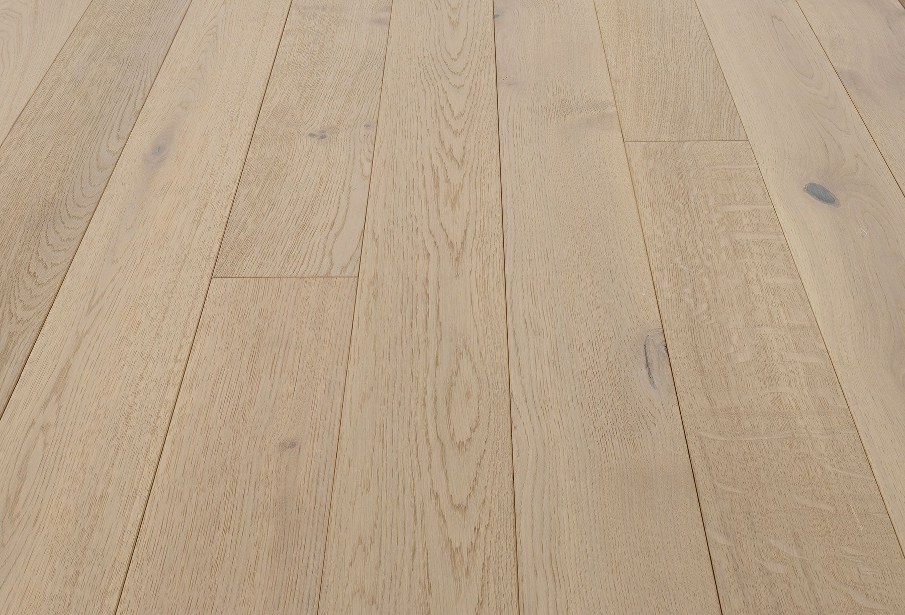Tesoro Woods French Oak Plank Camille engineered hardwood flooring - room scene