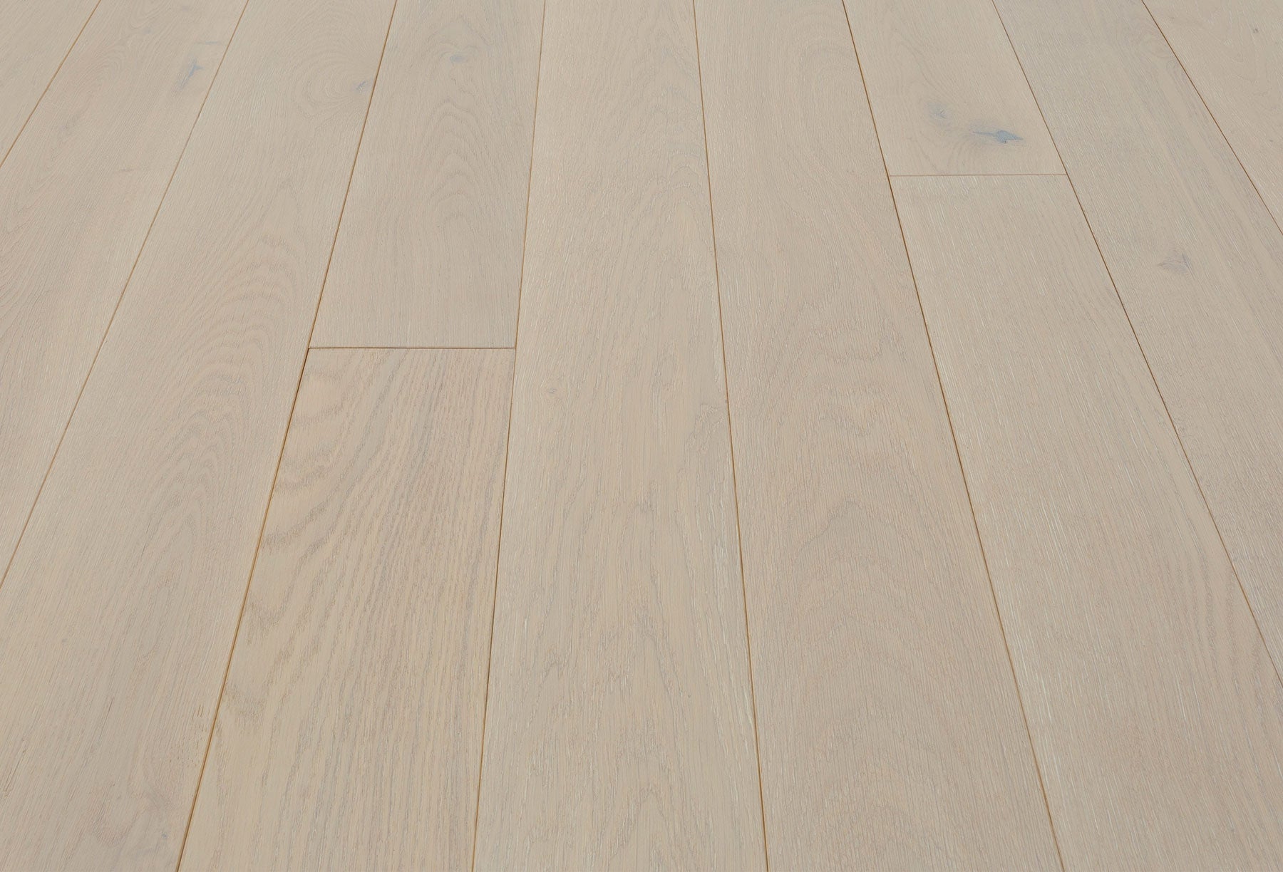 Tesoro Woods French Oak Plank Claire engineered hardwood flooring - room scene