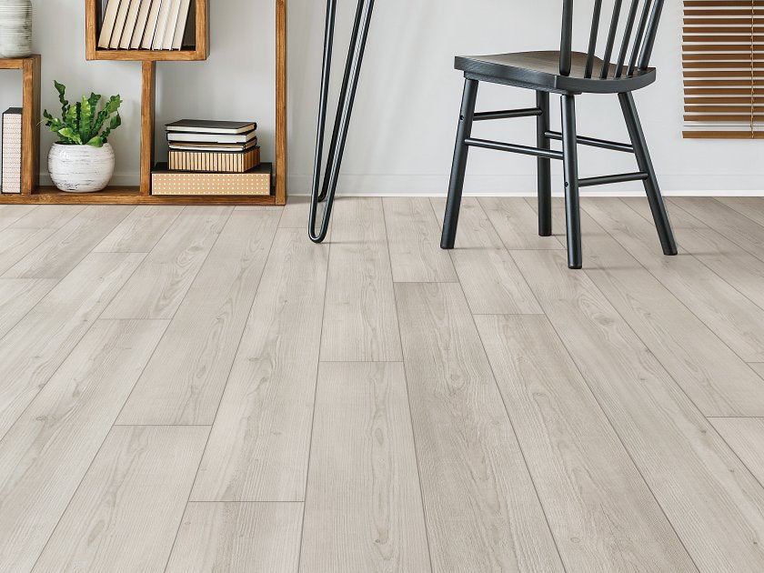 Shaw Pro Starting Line Vintage Pearl installed in soft bright cottage style bedroom